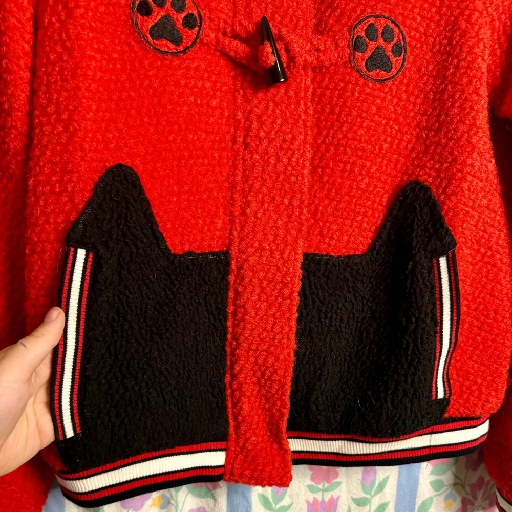 Azona A02 Red And Black “Curiosity Kills The Cat” Fuzzy Sherpa Collared Coat - Picture 4 of 9